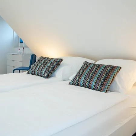 Apartment Bk *